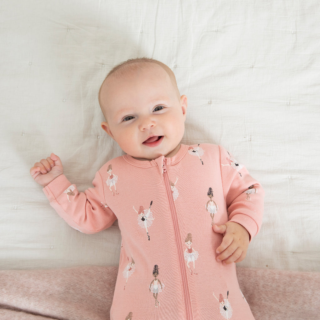 Pyjama petit bébé fille garçon satin soie enfant manches courtes vêtements  de nuit pyjama 2 pièces avec boutons short classique lounwear mini souris  pyjama, rose, 6-7 ans : : Mode